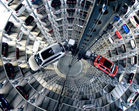 Odstrelí Brusel automobilky už v roku 2030? Zvažuje zákaz predaja „spaľovákov“ firmám