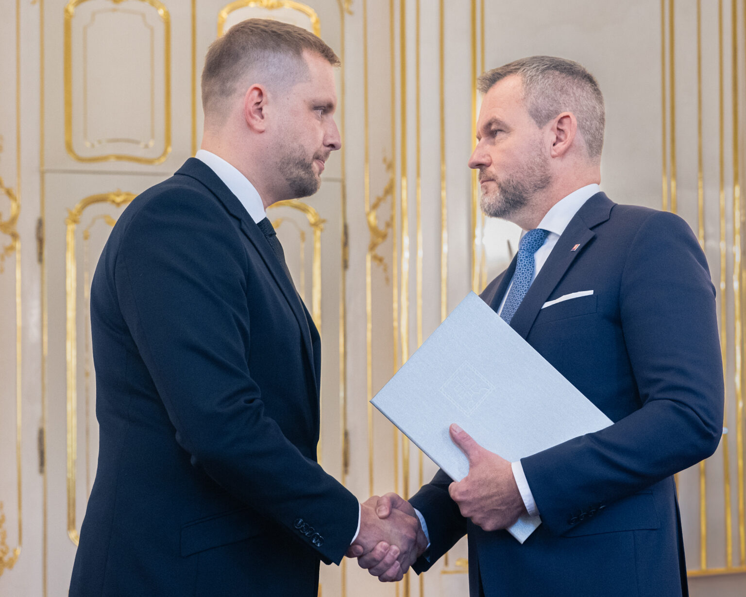 Kamil Šaško a prezident Peter Pellegrini. Foto: Martin Baumann/TASR