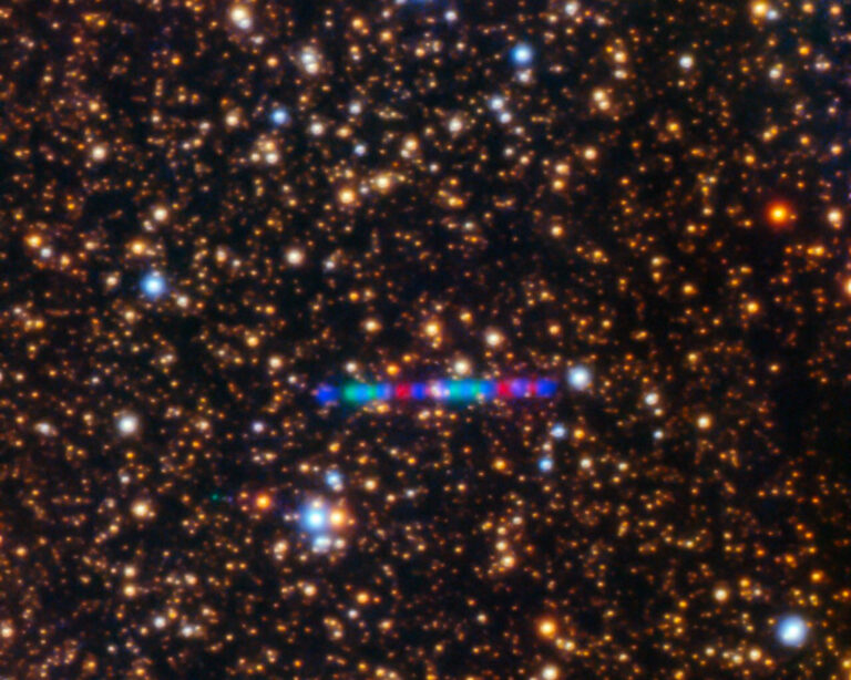 Kométa 3I/ATLAS pozorovaná teleskopom Gemini North. Foto: International Gemini Observatory/NOIRLab/NSF/AURA/K. Meech (IfA/U. Hawaii)
Image Processing: Jen Miller & Mahdi Zamani (NSF NOIRLab)