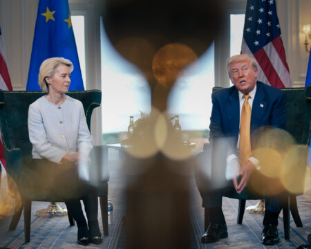 Danko a ekonómovia kritizujú obchodnú dohodu EÚ s USA. Fico a Saková za ňu chvália Šefčoviča