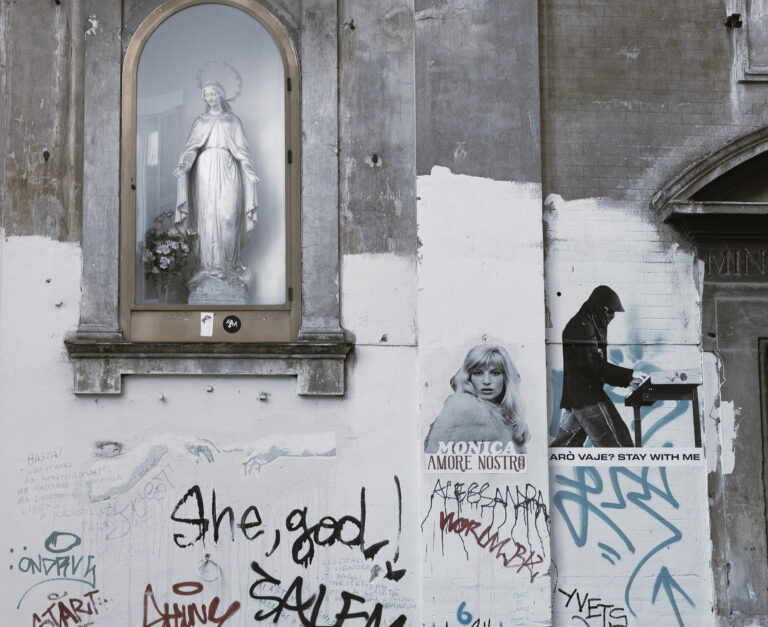 Posvätné a profánne sa stretáva v uliciach Ríma. Foto: Tomáš Baršváry / Štandard
