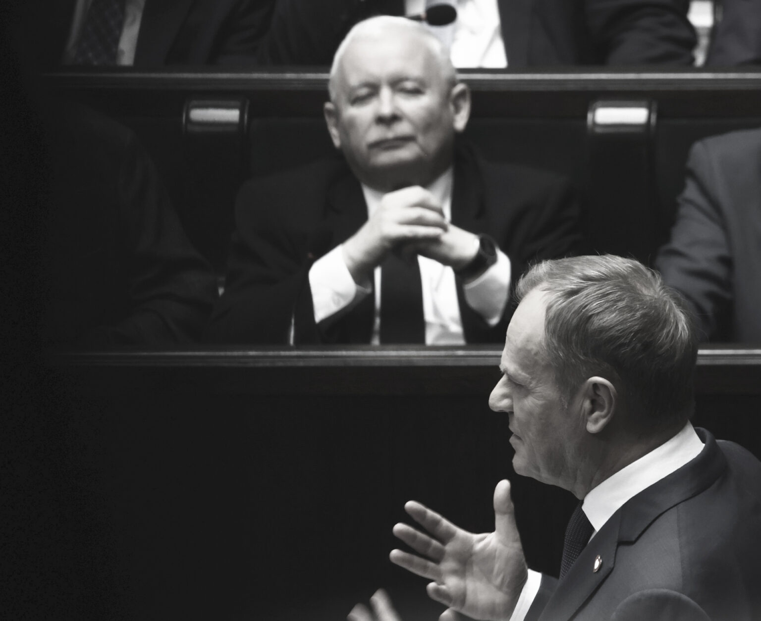  Jaroslaw Kaczynski a Donald Tusk. Foto: Jakub Porzycki/NurPhoto via Getty Images 
