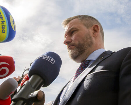 Pellegrini stopol koalícii dve novely zákonov, prekážajú mu prílepky