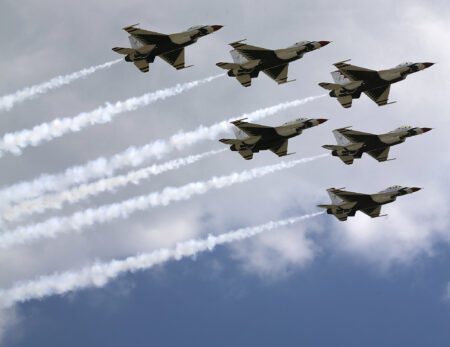 Na zbrane idú v Európe miliardy eur. Nestačí, treba zahodiť nezmyselné pravidlá