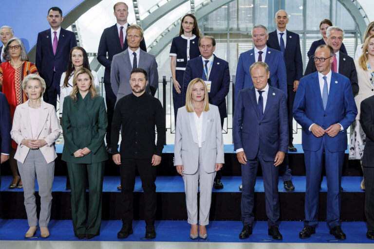 Štáb pre Ukrajinu vznikne v Paríži, neskôr sa presunie do Londýna