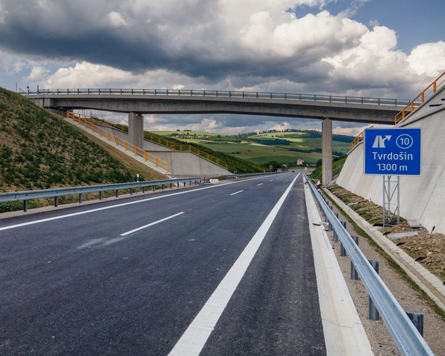 Oravský úsek R3 Tvrdošín - Nižná v polovičnom profile onedlho otvoria. Foto: ndsas.sk. 