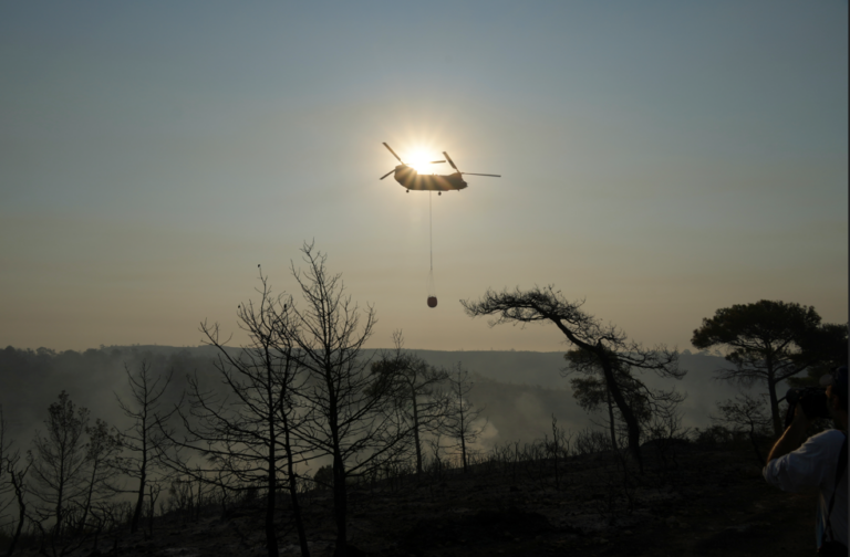 Únia nasadzuje lietadlá na Cyprus v boji s rozsiahlymi požiarmi