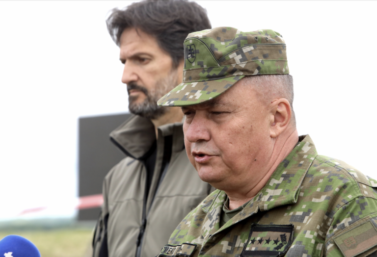 Kaliňák chce kúpiť uniformy pre vojakov za vyše sto miliónov eur, tvrdí Bajo Holečková