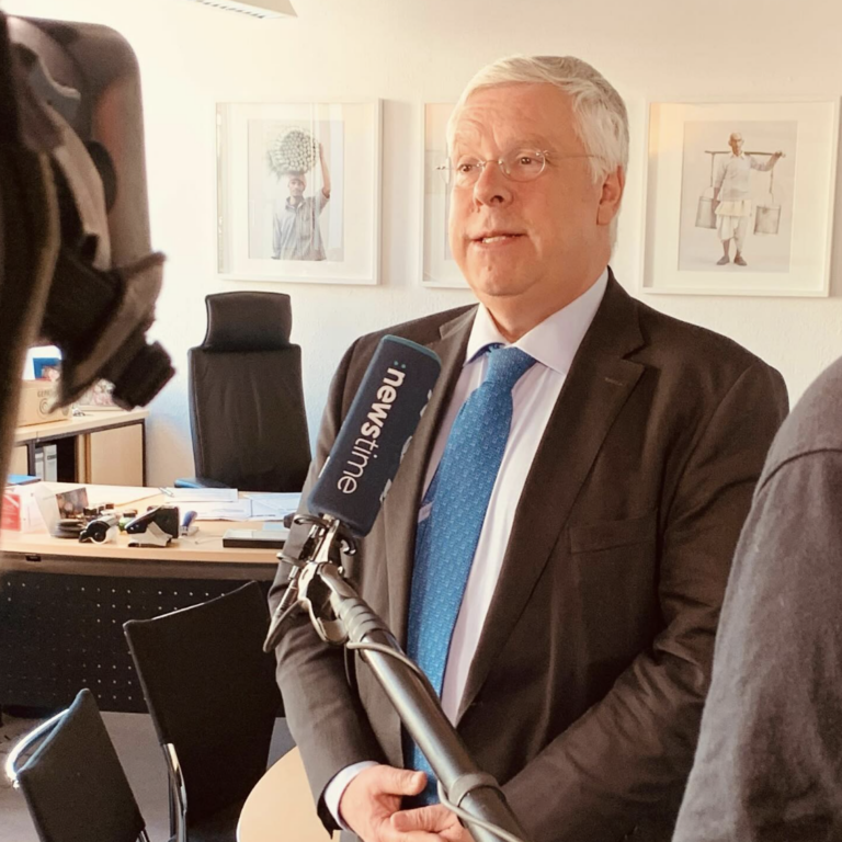 Hardt: Americký deficit nie je vinou EÚ, Trump sa mýli v interpretácii