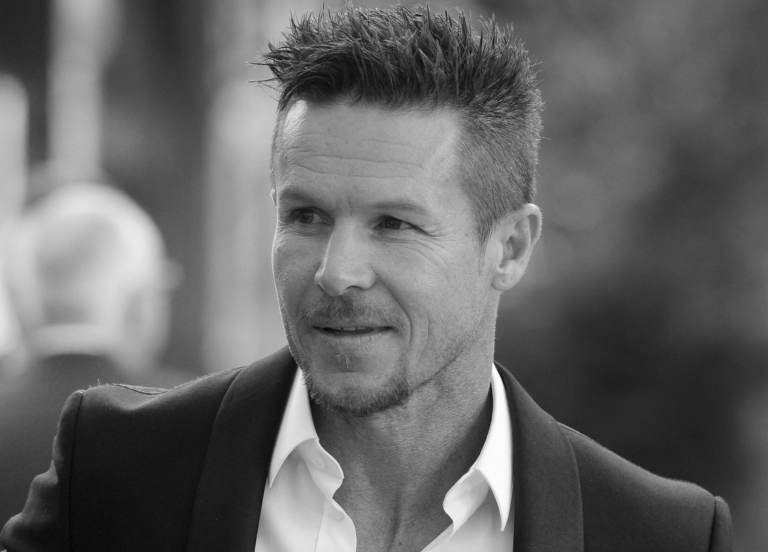 Zomrel svetoznámy paraglajdista, ktorý skočil z okraja vesmíru