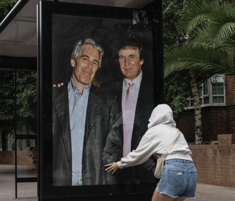 Trump žiada zverejniť dôkazy o Epsteinovi, zasiahla aj ministerka spravodlivosti