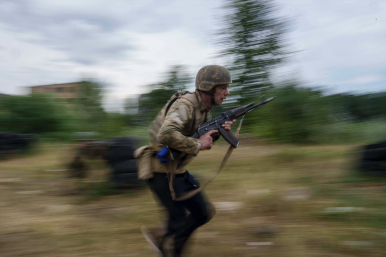 Znovu útoky dronov. Rusko a Ukrajina hlásia zostrely i civilné obete