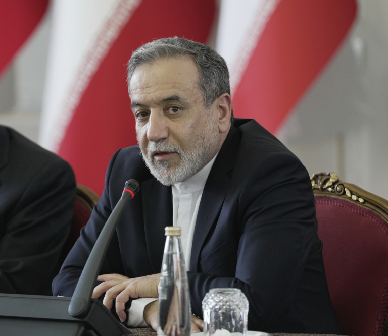 Skupina európskych štátov chystá rokovania s Iránom, tvrdí diplomatický zdroj