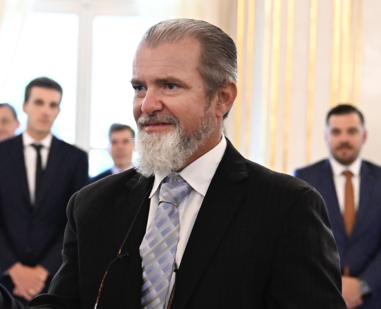 Festival Rubicon si údajne požičal milióny pre Kanyeho Westa od Tkáčovcov