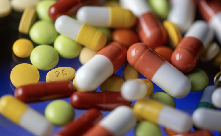 Trump tlačí na 17 farmaceutických firiem, aby znížili ceny liekov v USA