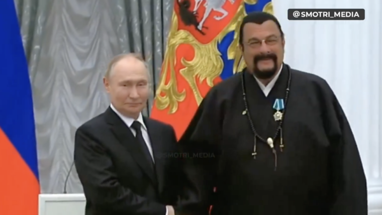 Steven Seagal sa sťahuje z Ruska, dôvodom sú západné sankcie