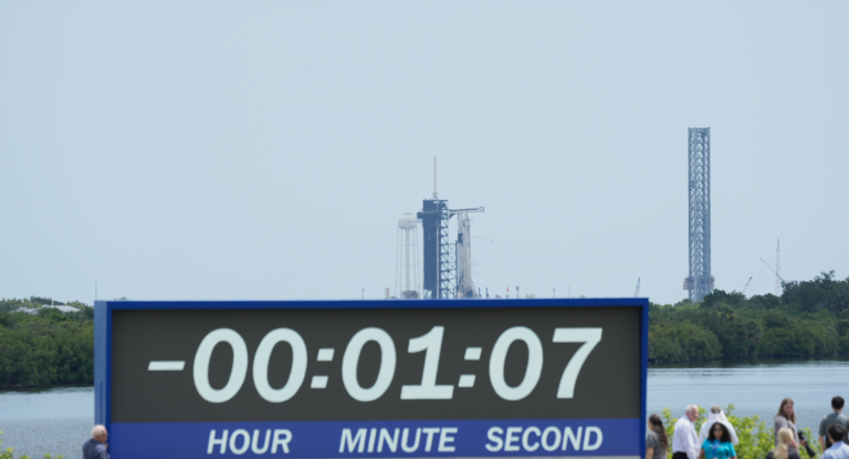 SpaceX odštartovala na ISS. Medzi astronautmi aj Rus a Japonec