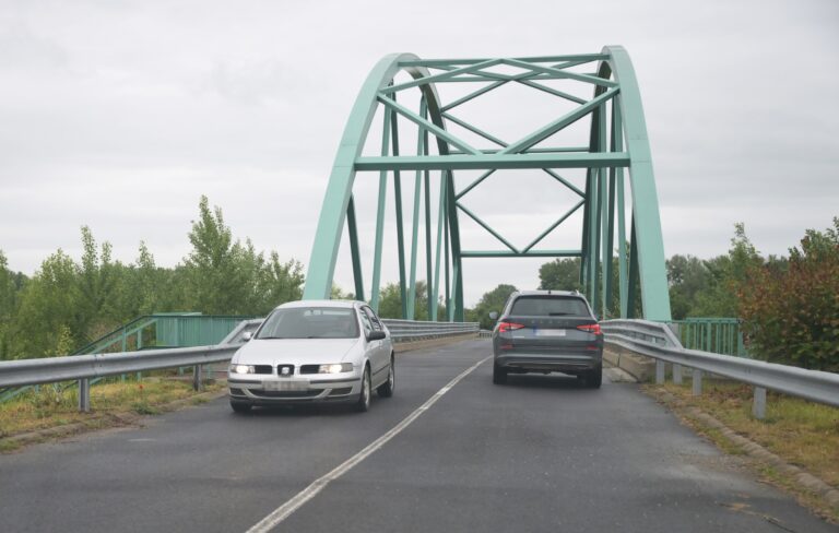 Mosty a železnice EÚ by nezvládli vojnu s Ruskom, varuje eurokomisár