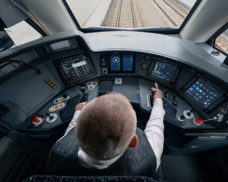 Ráž trvá na kamerách pre rušňovodičov za 420-tisíc eur