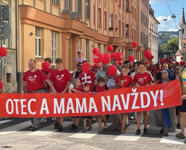 Pochod za rodinu. Foto: Samuel Burda/Štandard