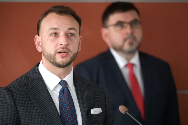 Šutaj Eštok: Darovanie zbraní Ukrajine je otázka zákonnosti