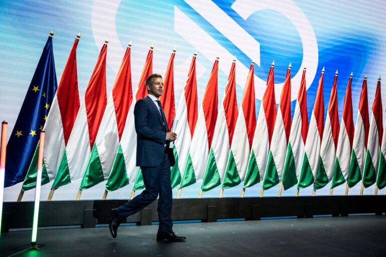 Magyarova TISZA vedie v prieskume pred Orbánovým Fideszom 