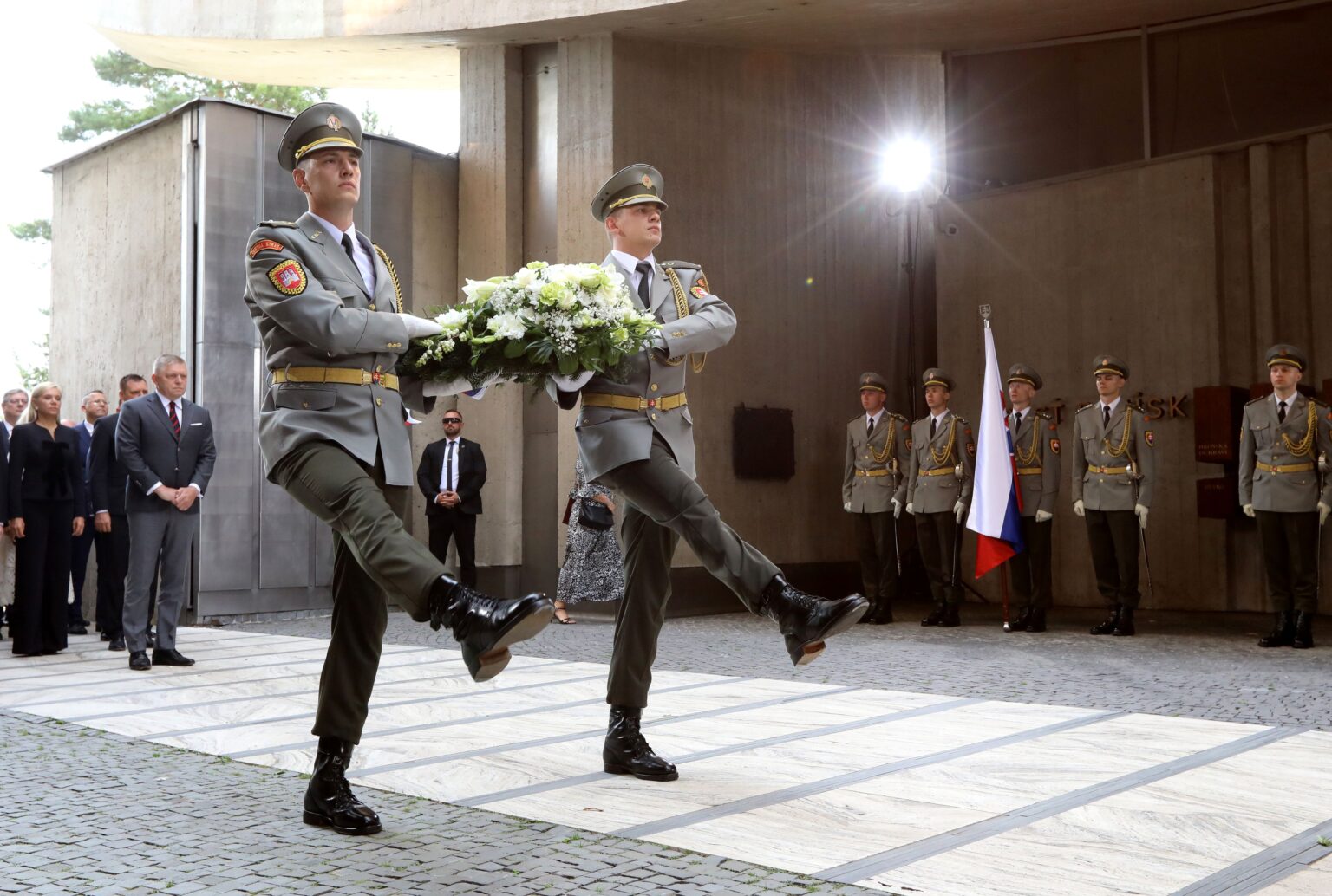 Čestná stráž Ozbrojených síl SR. Foto: Ján Krošlák/TASR