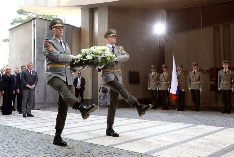 Čestná stráž Ozbrojených síl SR. Foto: Ján Krošlák/TASR