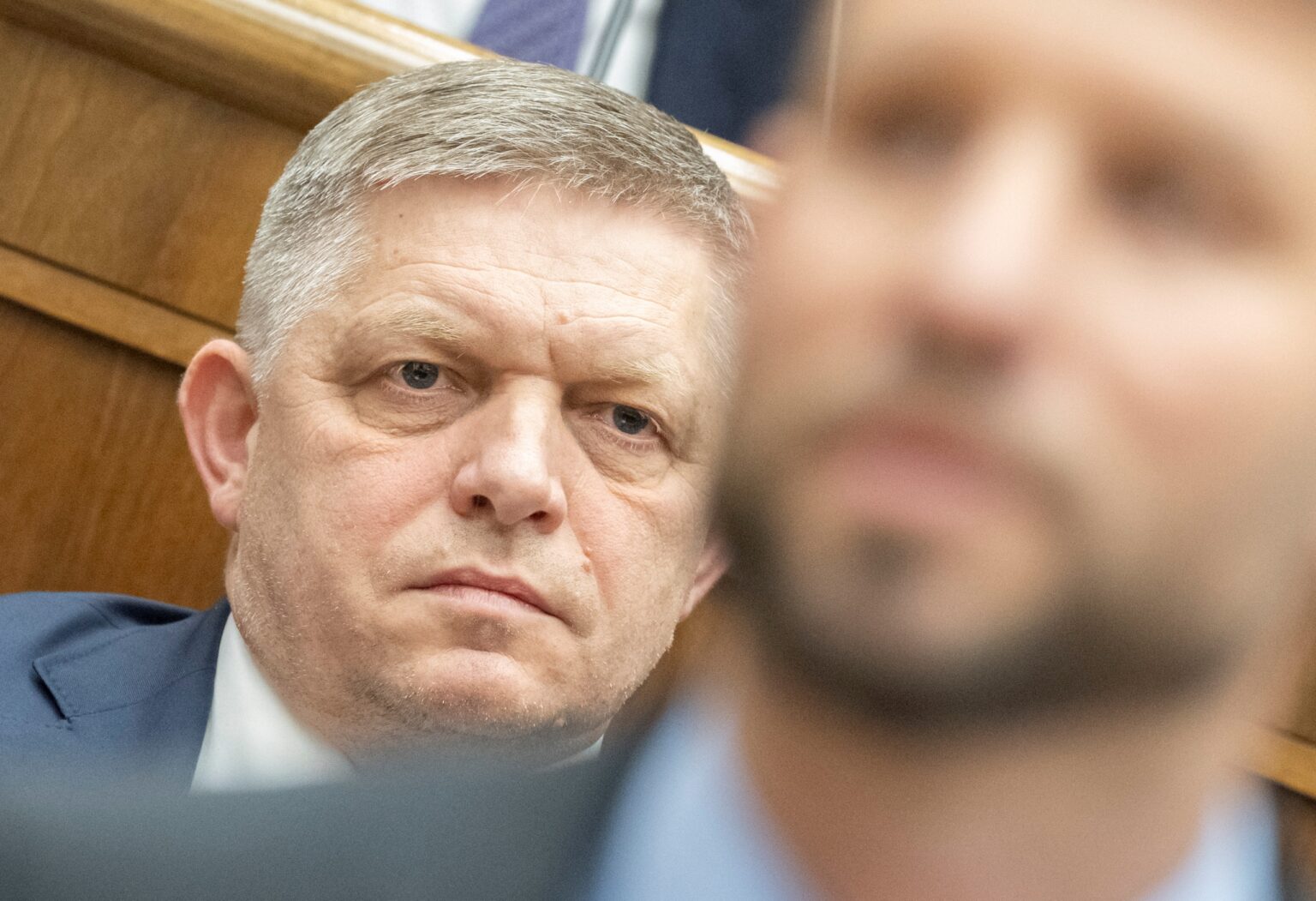 Robert Fico, v popredí Michal Šimečka. Foto: Martin Baumann/TASR