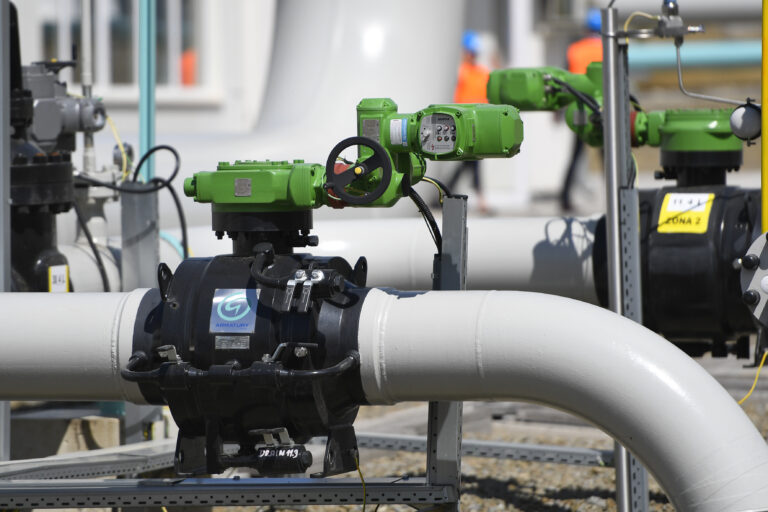 Hraničná preberacia stanica plynovodu neďaleko slovensko-poľskej štátnej hranici pri obci Výrava v okrese Medzilaborce. Foto: Milan Kapusta/TASR 