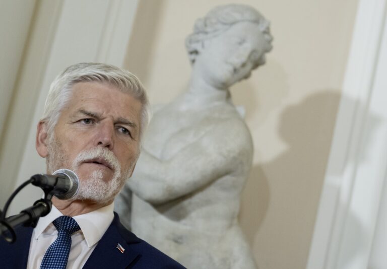 Pavel telefonoval so Zelenským, riešili front aj muničnú iniciatívu