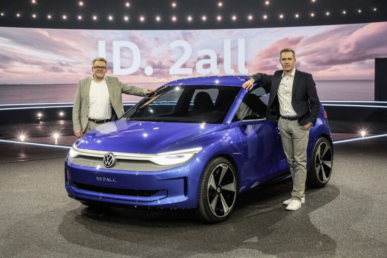 VW končí s označením ID, zamestnanci to ocenili búrlivým potleskom