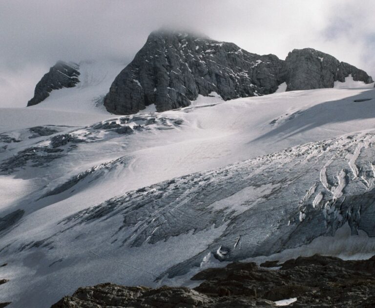 Überreste von alter Liftanlage am Dachstein-Gletscher aufgetaucht