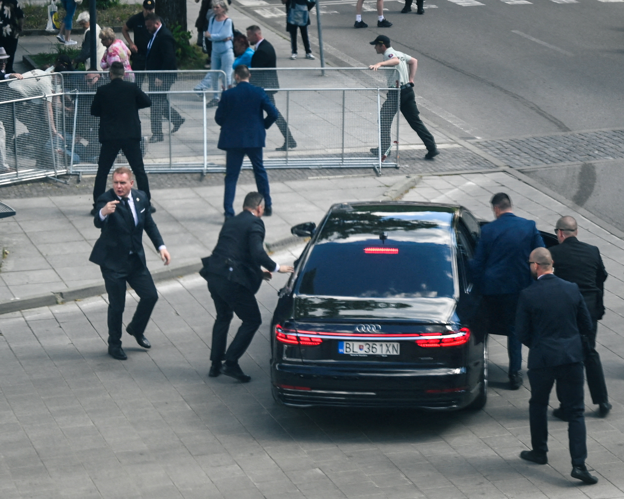 Ochrankár Roberta Fica: Všimol som si ruku so zbraňou a potom zaznel prvý výstrel