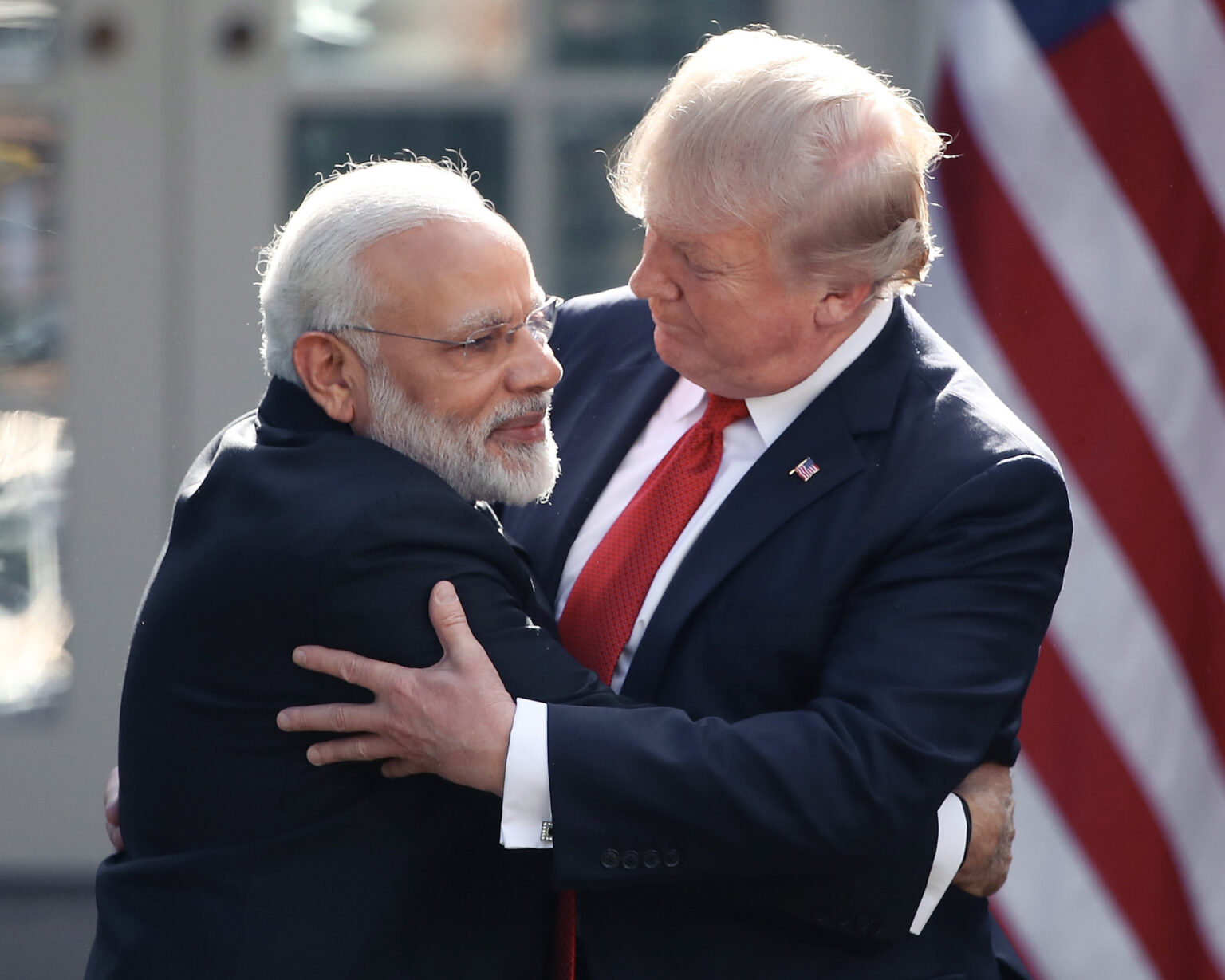 Indický premiér Naréndra Módí v objatí Donalda Trumpa. Foto: Mark Wilson/Getty Images