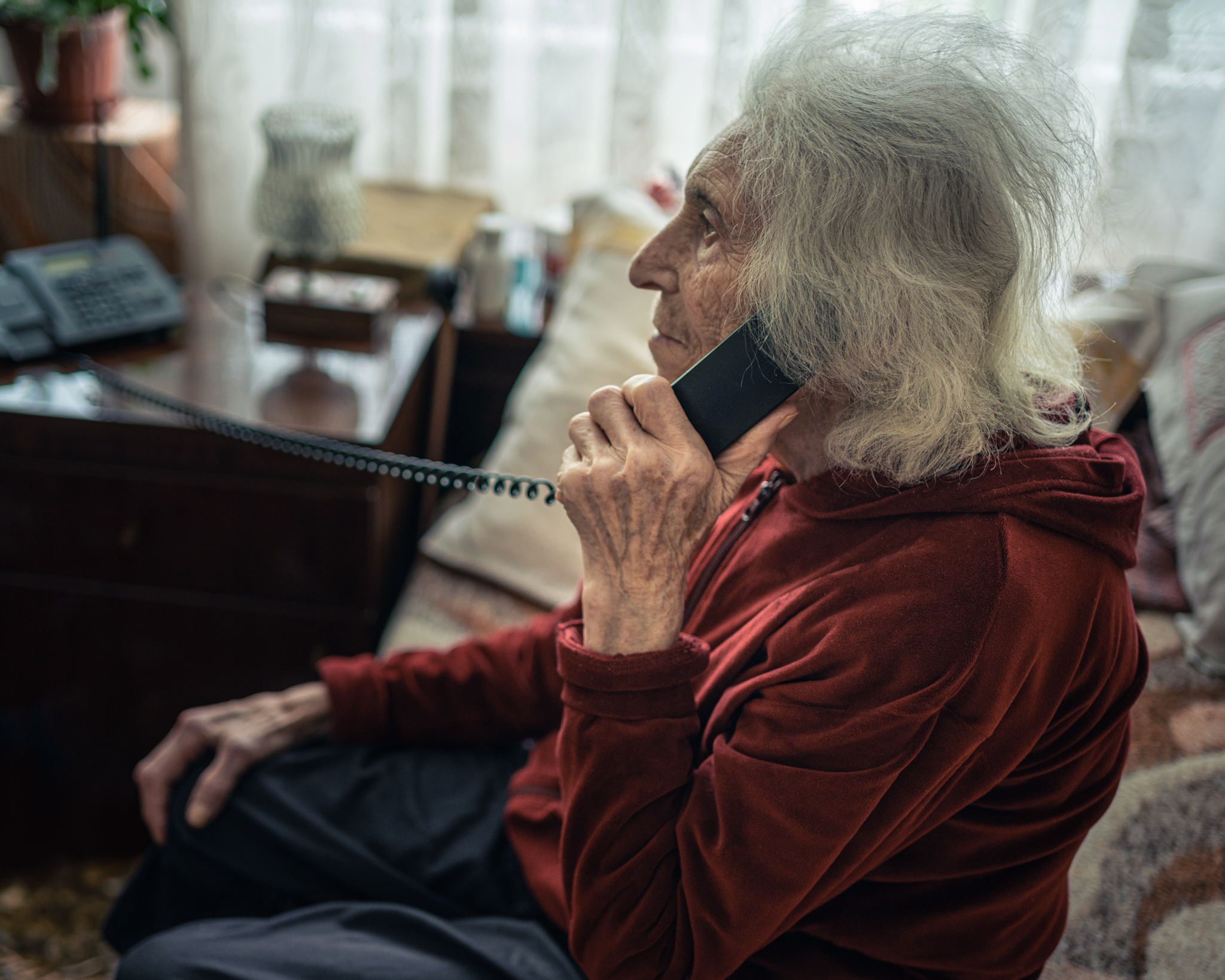 Skrytá diskriminácia v obchodoch. Ako prichádzajú seniori a chudobnejší ľudia o výhody