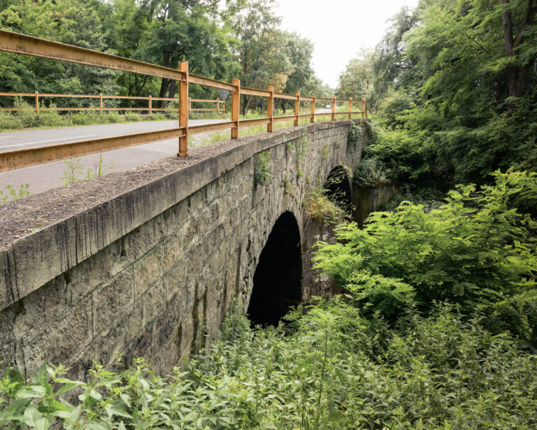Poškodený 125-ročný most medzi obcami Bohunice a Bátovce v okrese Levice. Foto: Henrich Mišovič/TASR