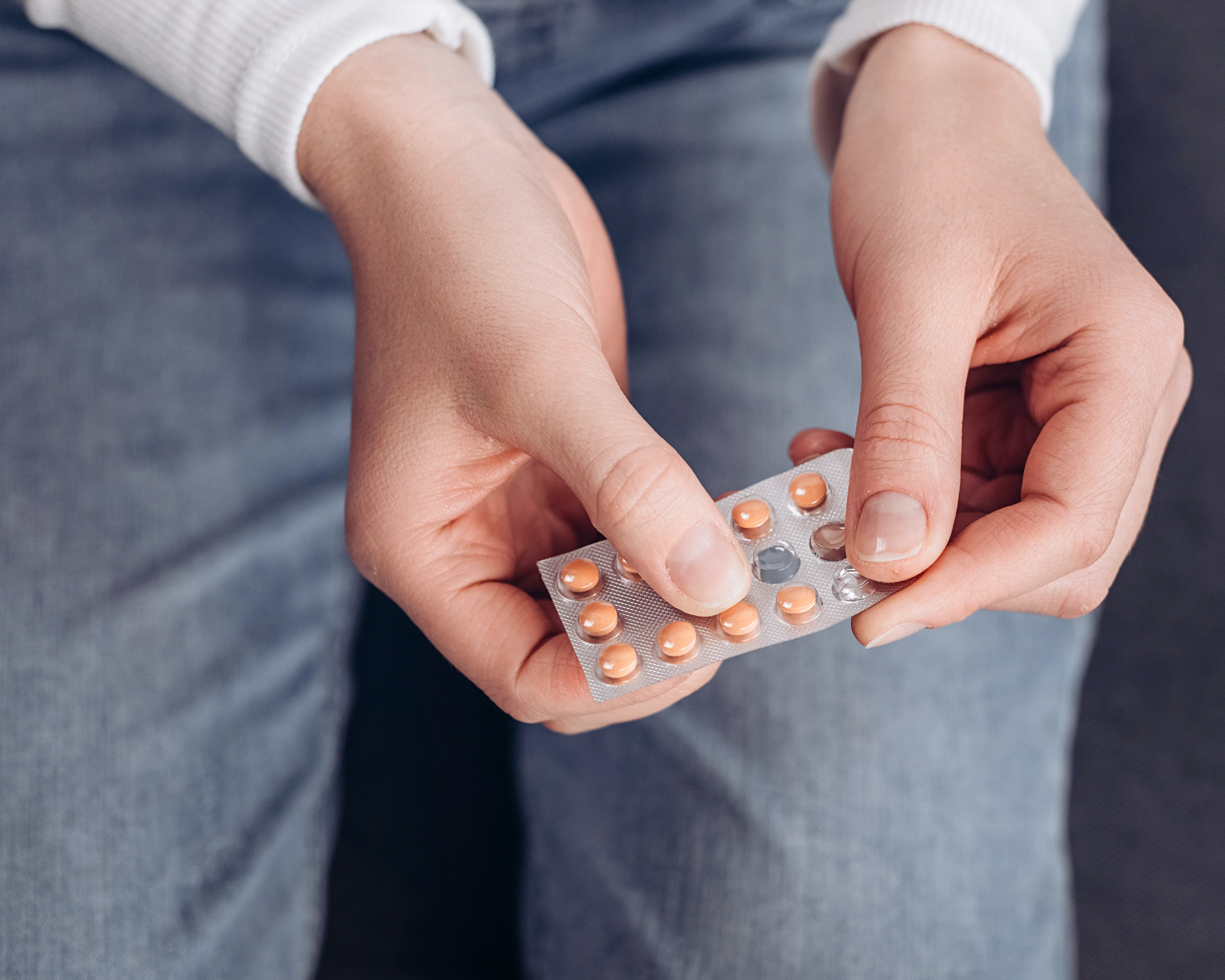 Hormonálna antikoncepcia ustupuje, no plodnosť nevíťazí. Štátu chýbajú dáta aj plán 