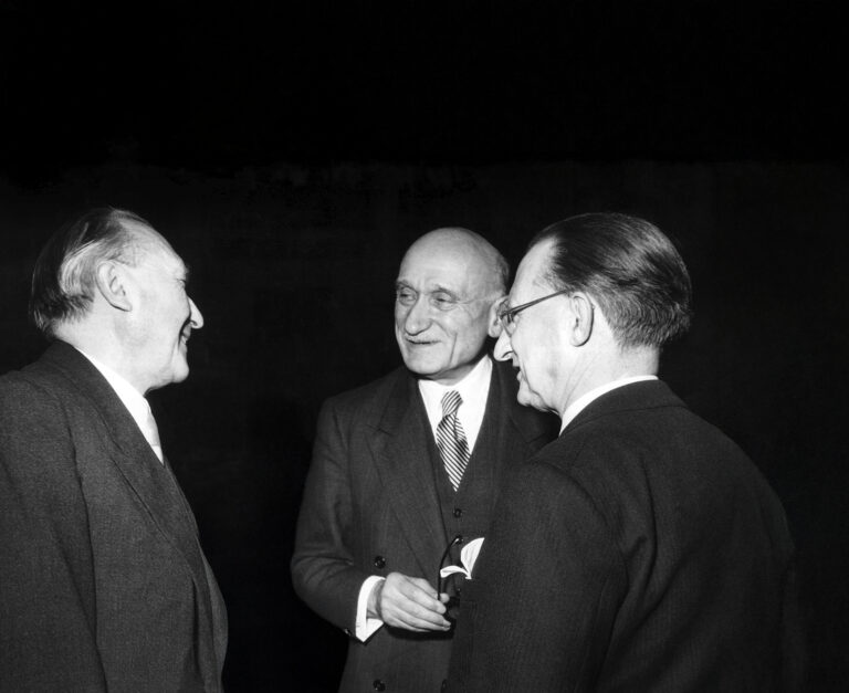 Konrad Adenauer, Robert Schuman a Alcide de Gasperi. Foto: Heinz-Jürgen Goettert/picture alliance via Getty Images