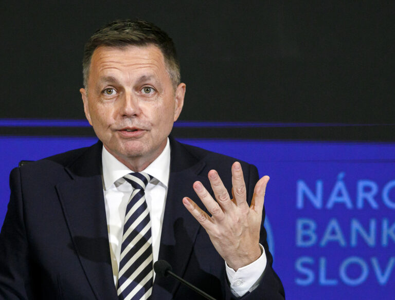 Fico chce vymeniť Kažimíra na čele NBS. Preferuje Kamenického, tvrdí Politico