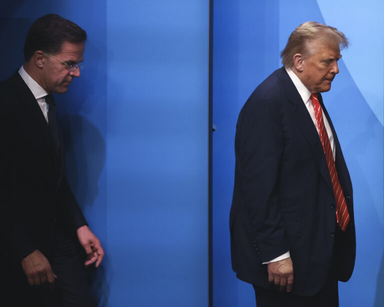 Mark Rutte a Donald Trump. Foto: Jakub Porzycki/NurPhoto via Getty Images