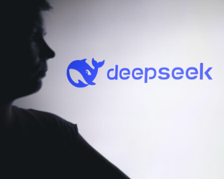 DeepSeek sa podobá na čínske autá. Nie je na špičke, no kvalita je dostatočná a zlepšuje sa