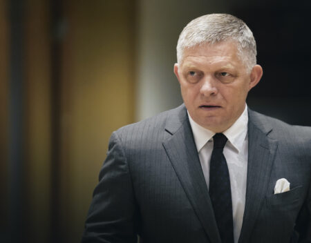 Čo je za Ficovou snahou odložiť voľby v obciach a župách