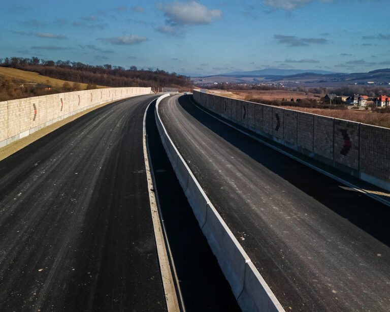 Úsek rýchlostnej cesty R2 Košice, Šaca – Košické Oľšany pred dokončením. Foto: ndsas.sk