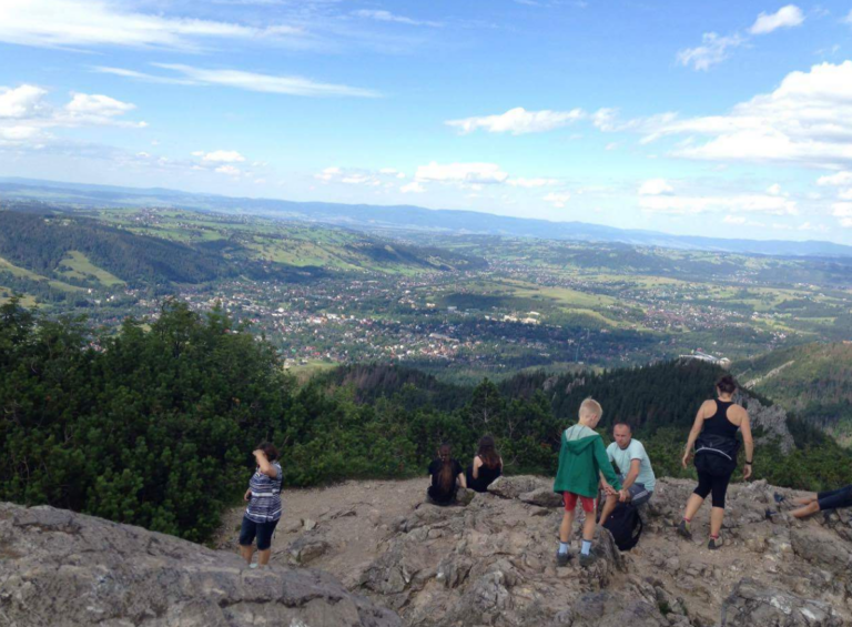 Poľsko: v Tatrách je veľký nápor turistov, na vrcholoch sa tvoria rady