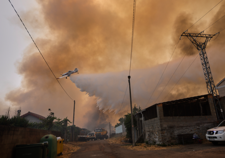 Španielsko bojuje s požiarmi aj vlnou horúčav, pomoc poskytuje armáda