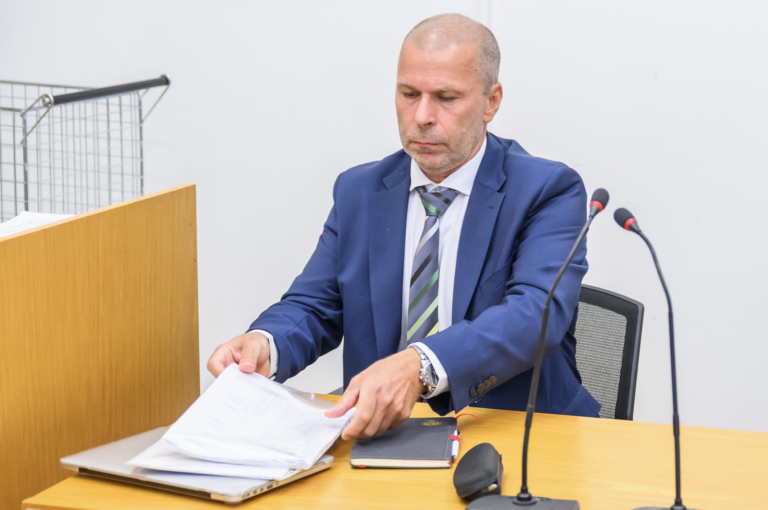 Bývalý prezident polície čelí obvineniu, exminister Mikulec ho obhajuje