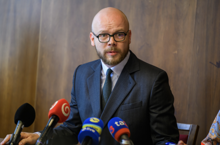 PS kritizuje chaos v očkovaní: Slovensku chýbajú vakcíny aj termíny