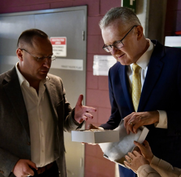 Pašované artefakty sú späť na Ukrajine, vrátila im ich symbolicky Austrália