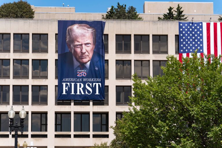 Trump zvažuje sankcie na EÚ kvôli zákonu o digitálnych službách